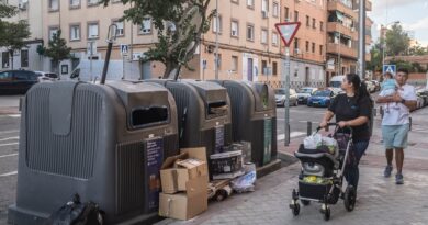 No se puede multar a un vecino solo por hallar una caja con su nombre en la calle, le dice una jueza al Ayuntamiento de Almeida | Noticias de Madrid