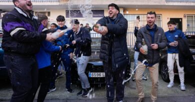 Un equipo de baloncesto de barrio en Madrid se lleva parte de El Gordo gracias a que un lotero de Logroño “cayó bien” | Lotería de Navidad