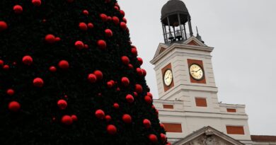 Tomarse las uvas en la Puerta del Sol: guía para pasar la Nochevieja en Madrid | Noticias de Madrid