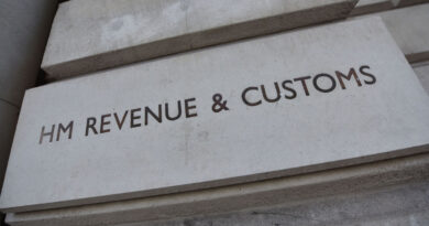 HMRC issues £4,000 tax warning to workers | Personal Finance | Finance