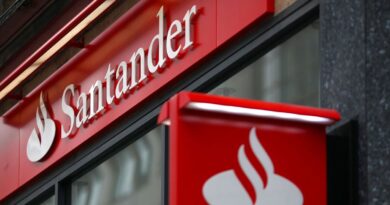 Santander hands customers free £250 after major cut | Personal Finance | Finance