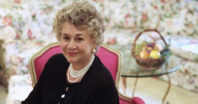 Dame Joan Plowright, Tony Award-winning British actor and widow of Laurence Olivier, dies at 95