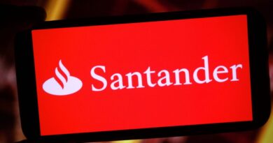 Santander customers’ £500 warning as scammers are more active near Christma | Personal Finance | Finance