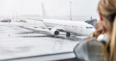 Major airlines offer storm waivers to passengers ahead of winter storm