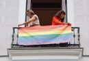 Un juzgado rechaza la demanda de Vox contra las banderas LGTBIQ+ en el edificio de los grupos municipales de la calle Mayor de Madrid | Noticias de Madrid