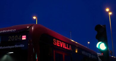 Detienen a un empleado de una empresa de alumbrado público por causar un apagón en Sevilla Detienen a un empleado de una empresa de alumbrado público por causar un apagón en Sevilla