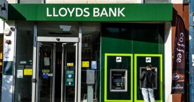 Lloyds giving £500 to customers with another £1,200 for savers | Personal Finance | Finance