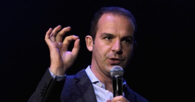 Fans back emotional Martin Lewis after Kemi Badenoch row backlash | Personal Finance | Finance