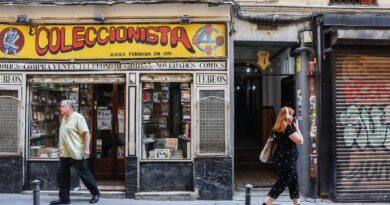 Los vecinos de Tribulete comienzan su resistencia en el juzgado contra el fondo al que acusan de acoso inmobiliario | Noticias de Madrid