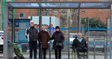Más de una hora de trayecto y varios transbordos para recibir radioterapia: la odisea desde Ciudad Lineal al Ramón y Cajal | Noticias de Madrid