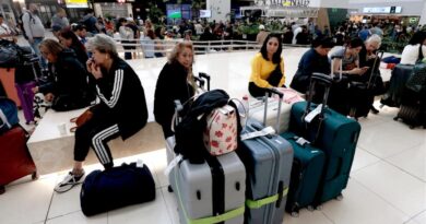 Some tourists stranded as violence erupts in Mexico after cartel leader killed