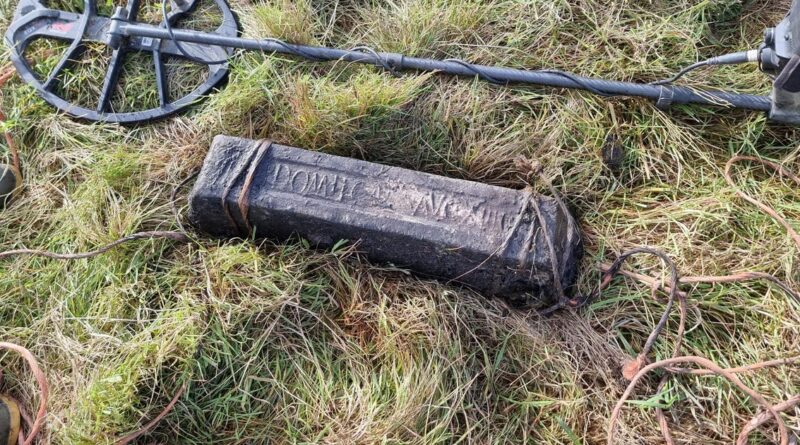 Rare 2,000-year-old treasure unearthed by metal detectorists in Wales: “We were astonished” Rare 2,000-year-old treasure unearthed by metal detectorists in Wales: “We were astonished”