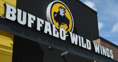Buffalo Wild Wings sued over boneless wings: “false and deceptive marketing,” man claims