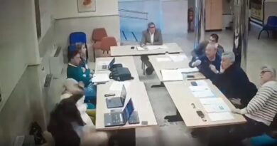 El concejal del PSOE en Aranjuez que lanzó un café a la cara del portavoz de Vox entregará su acta este martes | Noticias de Madrid